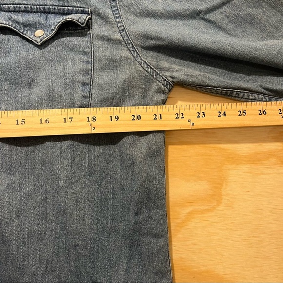 Levis Men’s large Blue Denim Barstow Western Pearl Snap LS Shirt Pockets Red Tab - Picture 8 of 9